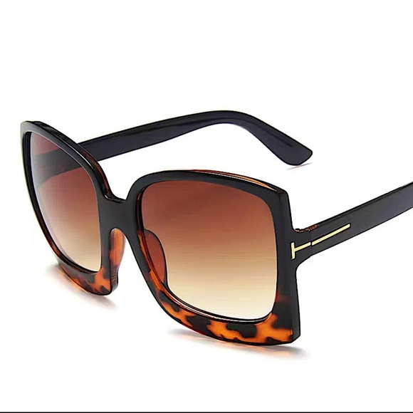 Boutique Accessories - Sunglasses Trendy Boutique Luxury Oversized Designer Inspired Shades.